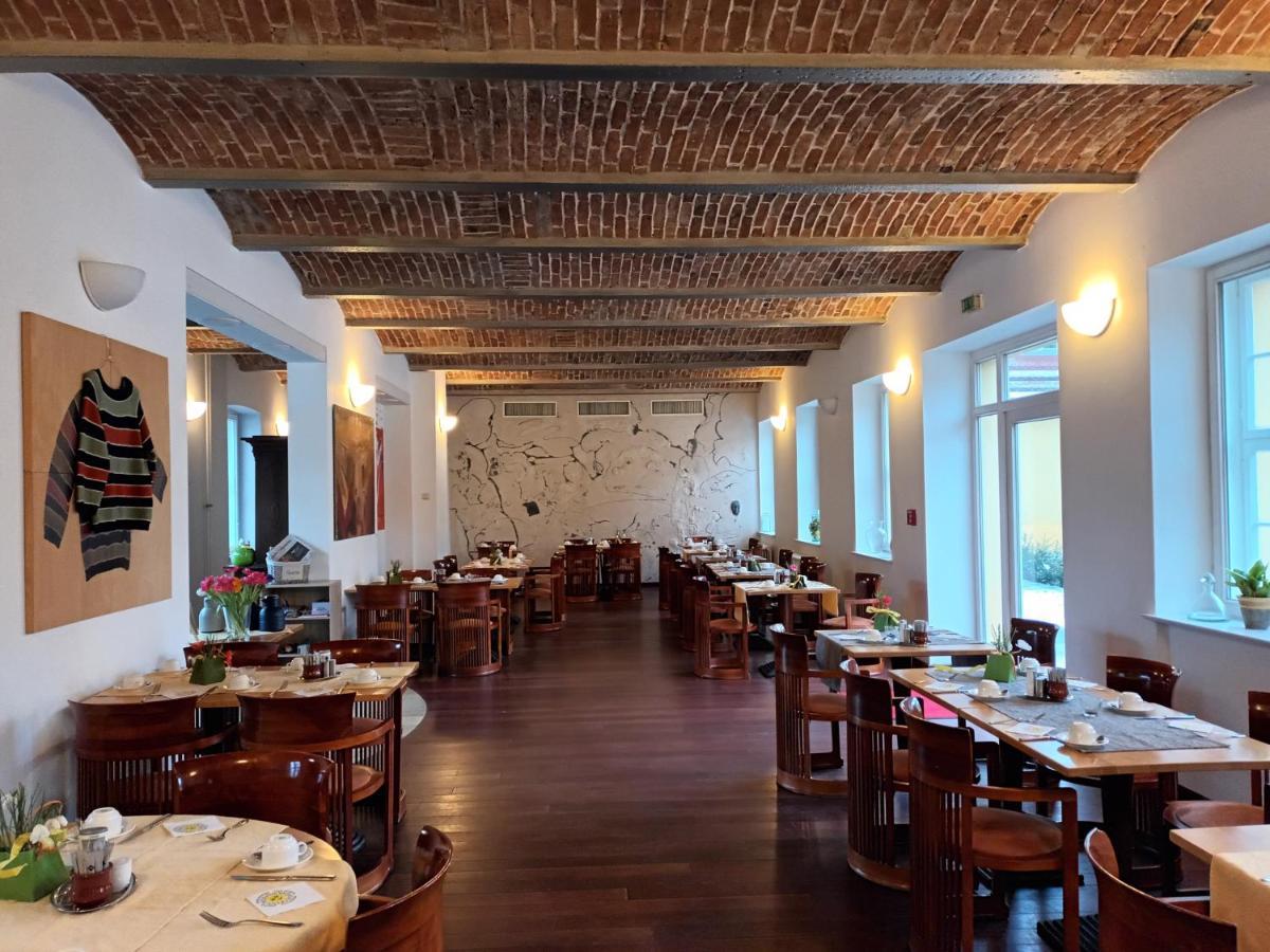 Hotel Vierseithof Лукенвальде Экстерьер фото