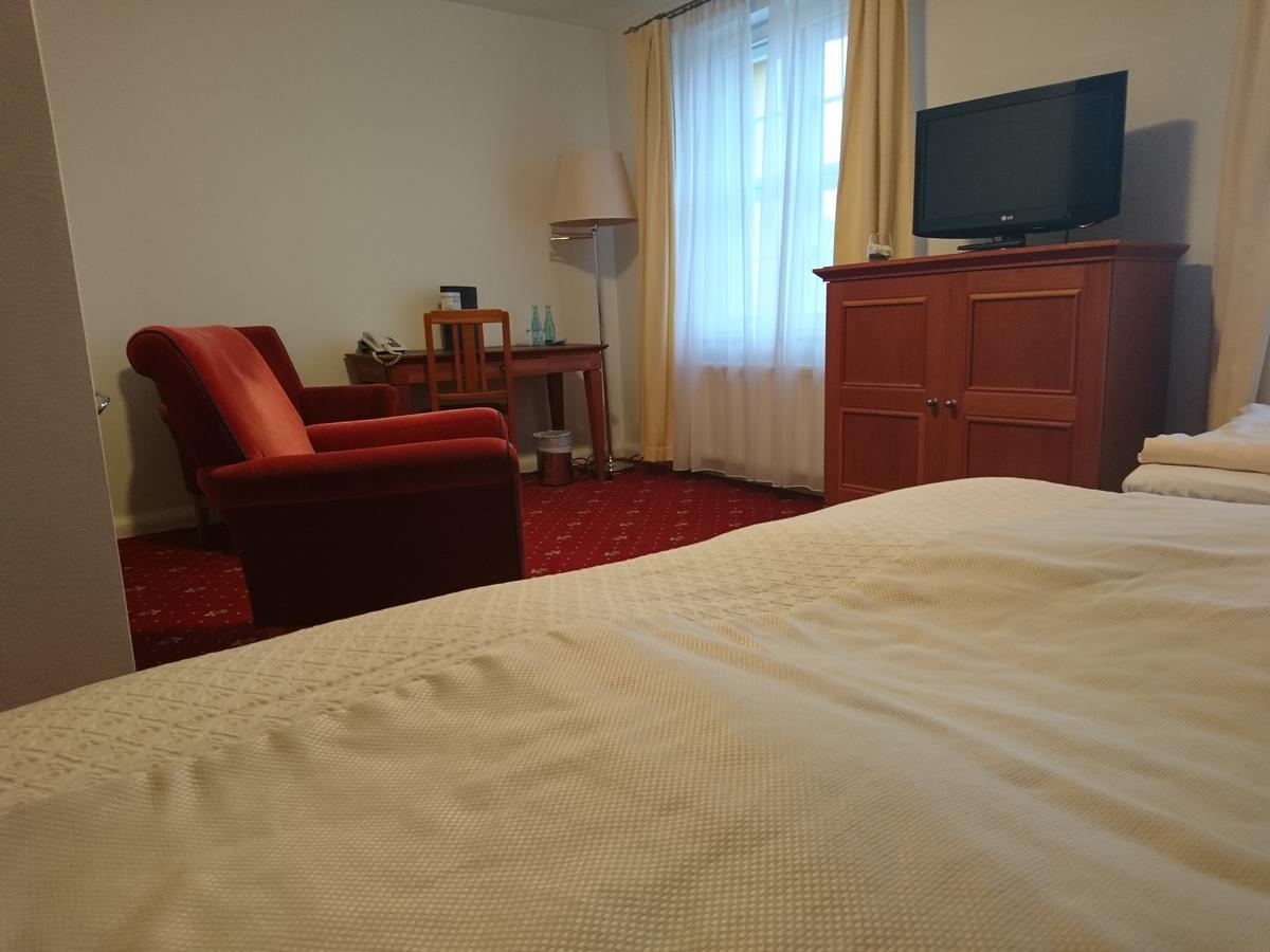 Hotel Vierseithof Лукенвальде Экстерьер фото