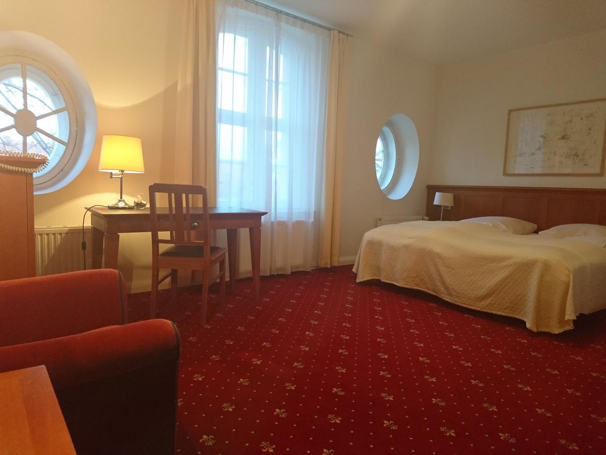 Hotel Vierseithof Лукенвальде Экстерьер фото