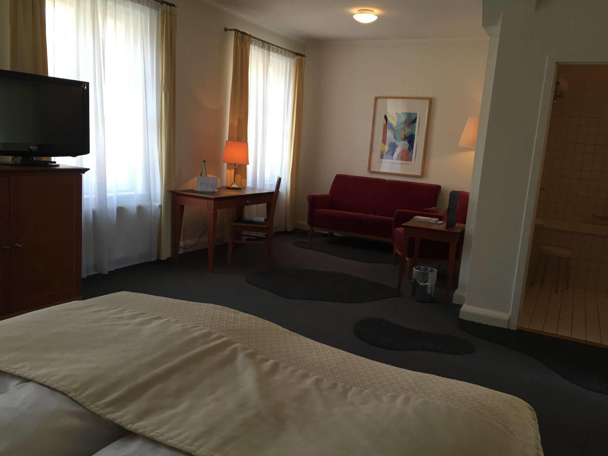 Hotel Vierseithof Лукенвальде Экстерьер фото